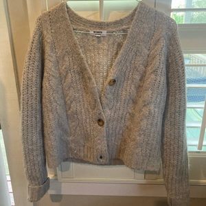 BB Dakota by Steve Madden gray cable cardigan with tortoise buttons, size Medium